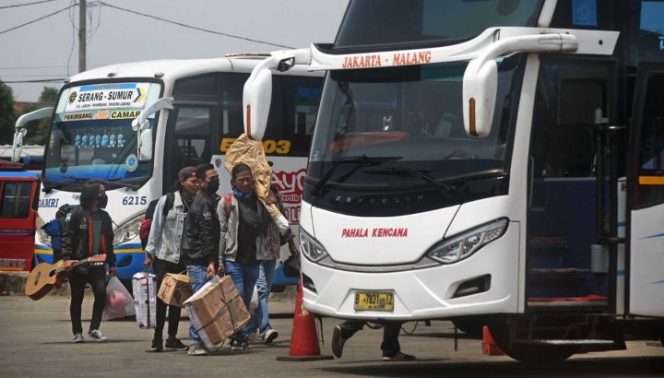 					lustrasi mudik lebaran Idul Fitri. (Foto: Antara/ Asep Fathulrahman)