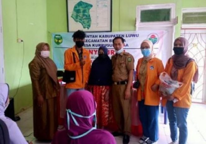 					KKN Mahasiswa UNM di Belopa Bagikan Masker
