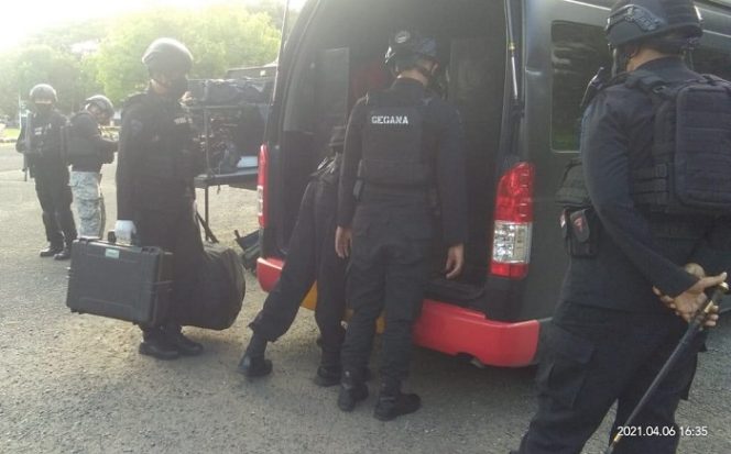 					Kotak Hitam di Halaman Kantor Bupati Pinrang Berisikan Uang Rp 5 Ribu