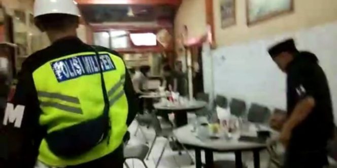 					Razia Kerumunan, Satgas Raika Dapati Pengunjung Minum Miras Ballo di Warkop