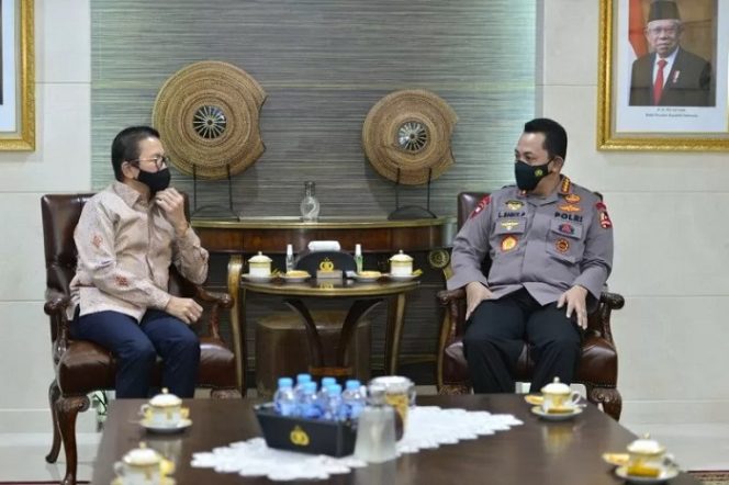 					Kapolri Jenderal Polisi Listyo Sigit Prabowo bertemu dengan Presiden Direktur PT Freepory Indonesia Tony Wenas di Mabes Polri, Senin (24/5/2021) (ANTARA/HO-Divisi Humas Polri)