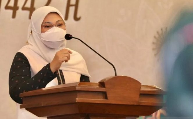 					Ilustrasi - Menaker Ida Fauziyah saat melakukan halalbihalal Idul Fitri bersama pegawai Kementerian Ketenagakerjaan di Jakarta, Senin (17/5/2021). ANTARA/HO-Kementerian Ketenagakerjaan