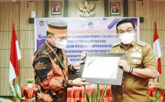 					Bone Raih Penghargaan Kabupaten Berkinerja Terbaik Tata Kelola Dana Desa 2020