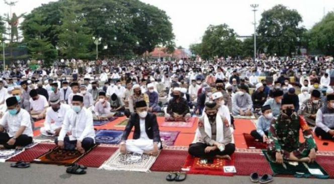 					Salat Ied di Lapangan Merdeka, Bupati Bone Ucapkan Syukur