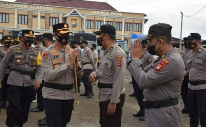 					Apel Perdana Pascalebaran, Kapolres Bone: Saling Memaafkan Sarana Menuju Insan Bhayangkara Berakhlak Mulia