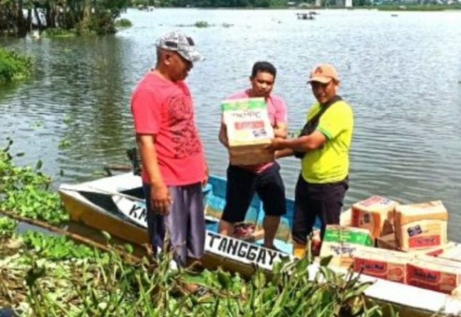 					Legislator Makassar Nasir Rurung Serahkan Bantuan Sembako ke Korban Banjir