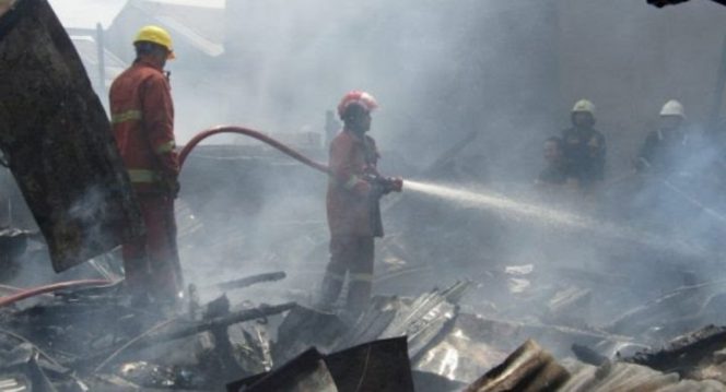 					Kebakaran di Kelurahan Karuwisi Kota Makassar. (Istimewa). 