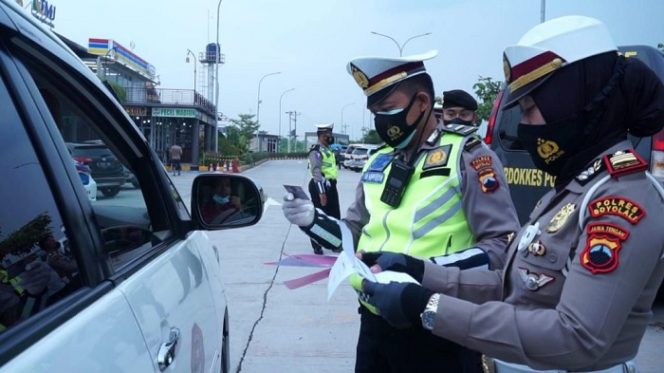 					Satuan Polisi Lalu Lintas (Satlantas) Kepolisian Resort (Polres) Boyolali menggelar kegiatan rutin yang ditingkatkan (KRYD) atau kegiatan kepolisian yang ditingkatkan (KKYD) di Rest Area Tol Bale Nglaras Km 487 B Boyolali, Senin (24/5/2021) sore.