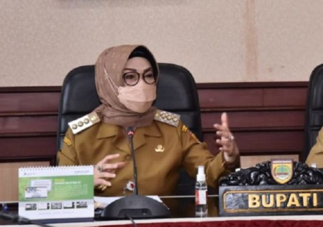 					Bupati Sukoharjo Etik Suryani.