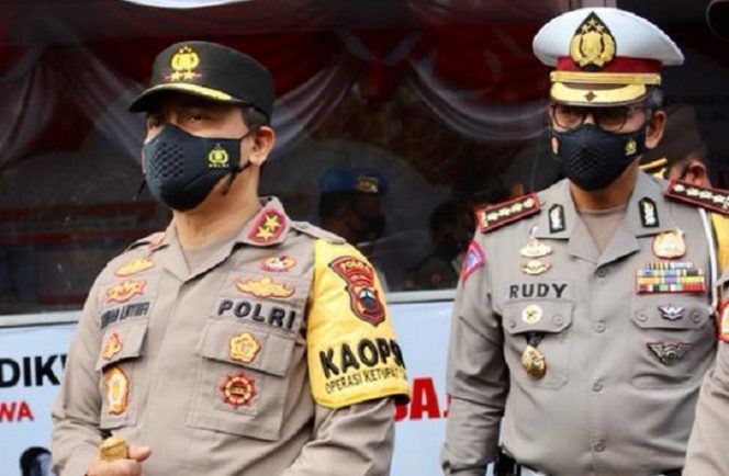 					Kapolda Jateng Irjen Ahmad Luthfi mendatangi Pos Pam Terpadu di Mertoyudan, Kabupaten Magelang, Jumat (14/5/2021).