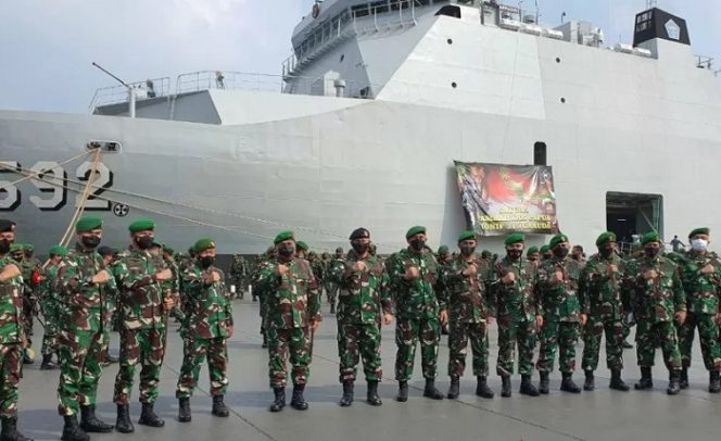 					KRI Banjarmasin-592 siap mengangkut 400 personel Batalion Infanteri 315/Garuda yang dijuluki 