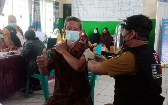 					43 ASN dan Honorer SMAN 2 Luwu Disuntik Vaksin Sinovac