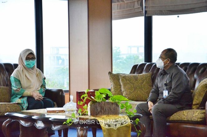 					Unhas dan Kominfo Bahas Program Digital Talent Scholarship