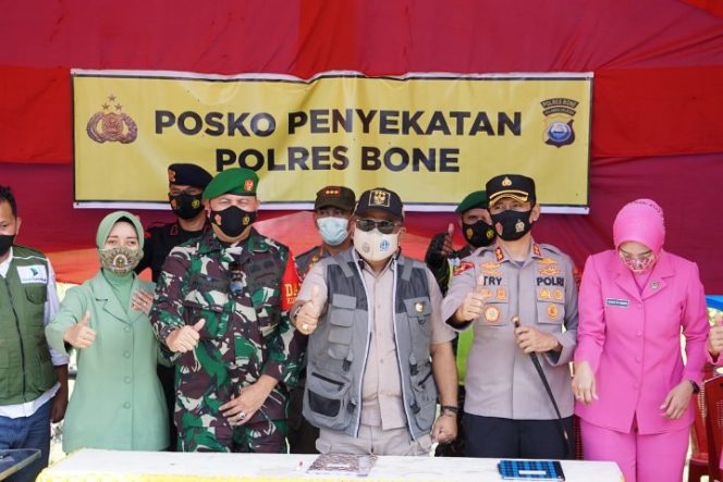					Bupati Bone Pantau 5 Posko Penyekatan, Utamakan Sipakatau Sipakalebbi Sipakainge