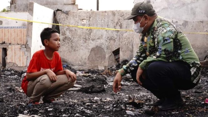 					Bupati Bone Serahkan Bantuan Kepada 14 Korban Kebakaran di Desa Lamuru