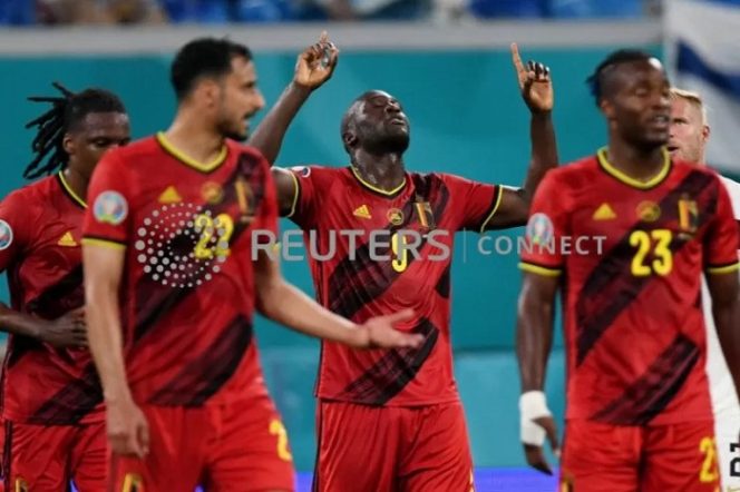 					Romelu Lukaku dan para pemain Belgia merayakan gol keduanya dalam laga melawan Finlandia yang dimenangkan Belgia 2-0 di Stadion Saint Petersburg, Saint Petersburg, Rusia, 21 Juni 2021. (Pool via REUTERS/Kirill Kudryavtsev)