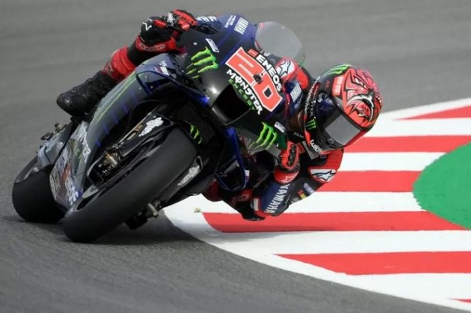 					Pebalap tim Monster Energy Yamaha Fabio Quartararo menjalani sesi latihan bebas pertama Grand Prix Catalunya, Sirkuit Barcelona-Catalunya. (4/6/2021) (ANTARA/AFP Lluis Gene)