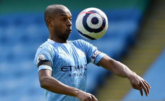 					Pemain Manchester City Fernandinho mengontrol bola saat laga liga Inggris melawan Leeds United di Etihad Stadium, Manchester, Inggris (10/4/2021). Leeds United berhasil mengalahkan pemuncak klasemen sementara Manchester City dengan skor 2-1. ANTARA FOTO/Pool via REUTERS/Michael Regan/aww.