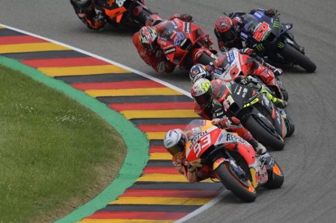 					Pebalap tim Repsol Honda Marc Marquez memimpin jalannya Grand Prix MotoGP Jerman di Sirkuit Sachsenring, Jerman, Minggu (20/6/2021). ANTARA/REUTERS/Matthias Rietschel
