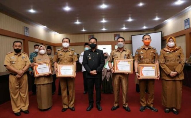 					Pimpin Coffee Morning, Bupati Bantaeng Serahkan Penghargaan Ketahanan Pangan dan STQH ke-32