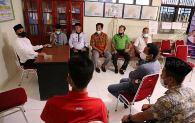 					Bayar PBB di Kantor Lurah, Kolektor Pajak Curhat ke Ilham Azikin