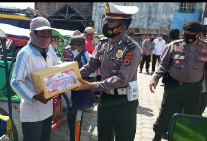 					Sambut HUT Bhayangkara ke-75, Polres Luwu Bagikan 160 Paket Sembako, Ini Tanggapan Kabid Humas Polda Sulsel