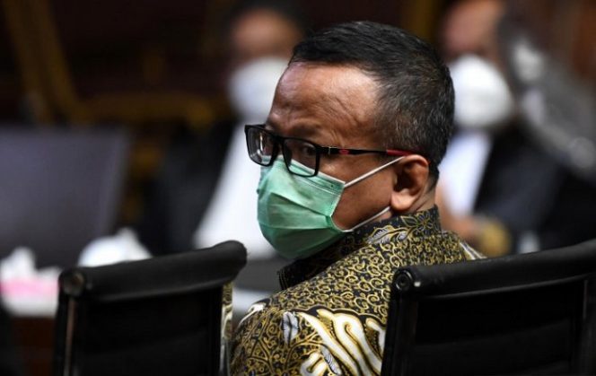 					Terdakwa kasus suap izin ekspor benih lobster tahun 2020 Edhy Prabowo menjalani sidang pembacaan tuntutan di Pengadilan Tipikor, Jakarta, Selasa (29/6/2021). Jaksa Penuntut Umum KPK menuntut mantan Menteri Perikanan dan Kelautan tersebut dengan hukuman lima tahun penjara dan denda Rp 400 juta subsider enam bulan kurungan. ANTARA FOTO/Sigid Kurniawan/wsj.