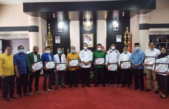 					Bupati Luwu Serahkan Bantuan Keuangan untuk 12 Parpol