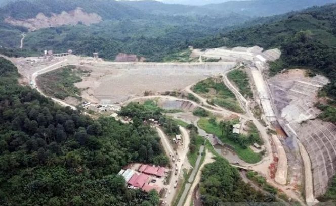					Proyek pembangunan Bendungan Ladongi di Kabupaten Kolaka Timur, Provinsi Sulawesi Tenggara dan rencananya akan melakukan pengisian air atau 
