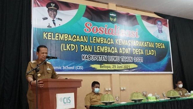 					Bupati Luwu, Dr. Basmin Mattayang.