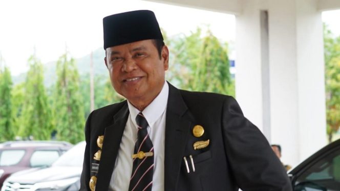 					Bupati Luwu H Basmin Mattayang.