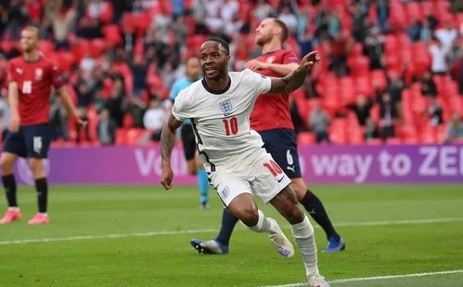 					Pemain sayap tim nasional Inggris Raheem Sterling merayakan golnya ke gawang Republik Ceko dalam laga pemungkas Grup D Euro 2020 di Stadion Wembley, London, Inggris, Selasa (22/6/2021) waktu setempat. ANTARA/REUTERS/POOL/Laurence Griffith