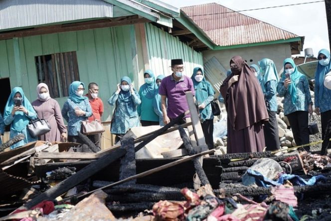 					Kunjungi Korban Kebakaran di Cimpu, Ketua TP PKK Luwu Serahkan Bantuan