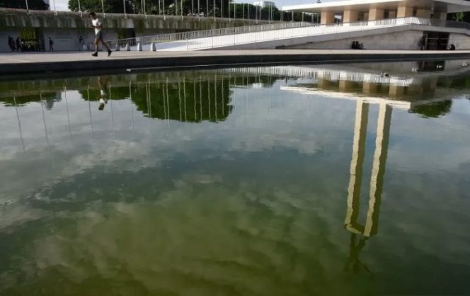 					Warga berolahraga di Taman Lapangan Banteng, Jakarta. ANTARA FOTO/Indrianto Eko Suwarso/rwa.