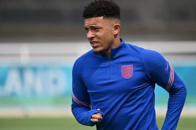 					Jadon Sancho saat berlatih di St George's Park di Burton-on-Trent, Inggris, pada 10 Juli 2021, menjelang final EURO 2020 melawan Italia. Sancho resmi menjadi pemain Manchester United. (AFP/PAUL ELLIS)