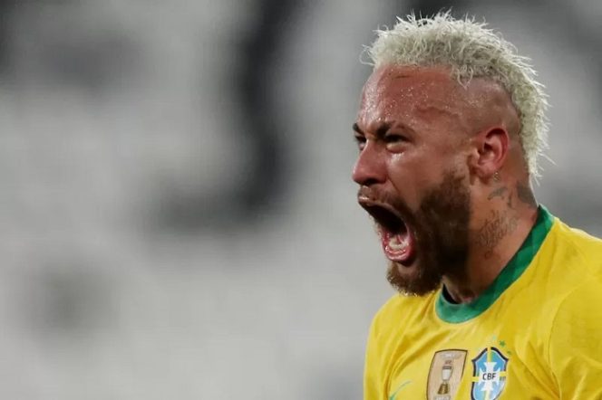 					Arsip - Pemain sepak bola Brazil Neymar melakukan selebrasi setelah pertandingan antara Brazil melawan Kolombia dalam Copa America 2021 di Estadio Nilton Santos, Rio de Janeiro, Brazil, Rabu (23/6/2021). ANTARA FOTO/REUTERS/Ricardo Moraes/hp/cfo