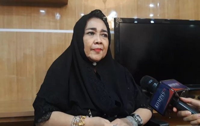 					Putri Presiden pertama RI Soekarno, Rachmawati Soekarnoputri saat diwawancarai awak media massa di Jakarta, Rabu (27/11/2019). (ANTARA/ (Muhammad Zulfikar)