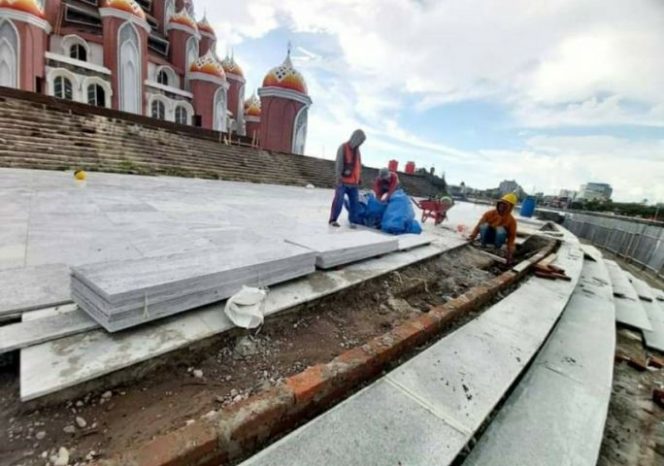 					Plt Gubernur Sulsel Kembali Lanjutkan Pembangunan Masjid 99 Kubah Asmaul Husna