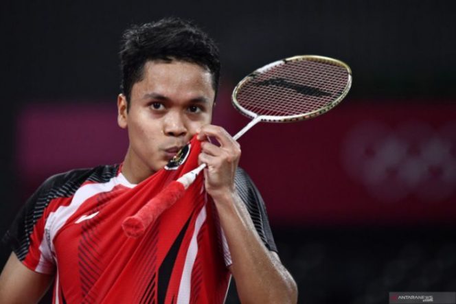 					Ekspresi pebulu tangkis tunggal putra Indonesia Anthony Sinisuka Ginting usai menundukkan tunggal putra Jepang Kanta Tsuneyama dalam babak 16 besar Olimpiade Tokyo 2020 di Musashino Forest Sport Plaza, Tokyo, Jepang, Kamis (29/7/2021). ANTARA FOTO/Sigid Kurniawan/rwa. (ANTARA FOTO/SIGID KURNIAWAN)