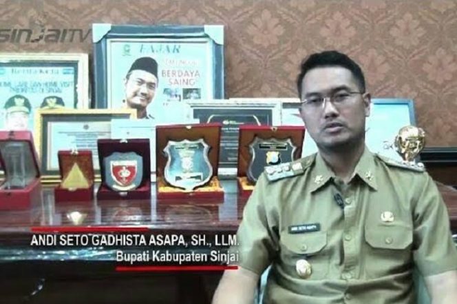 					Bupati Sinjai Andi Seto Gadhista Asapa.