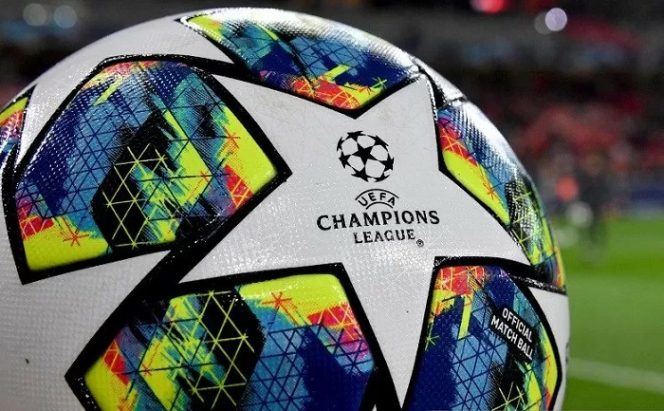 					Logo Liga Champions melekat dalam bola resmi yang digunakan dalam kompetisi sepak bola paling bergengsi antarklub Eropa tersebut.(ANTARA/AFP/Denis Charlet.