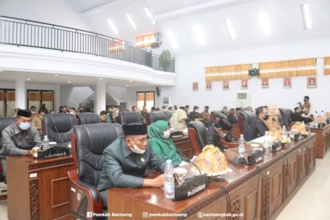 					DPRD Bantaeng Rapat Paripurna Pemandangan Umum Fraksi dan Mendengarkan Jawaban Eksekutif
