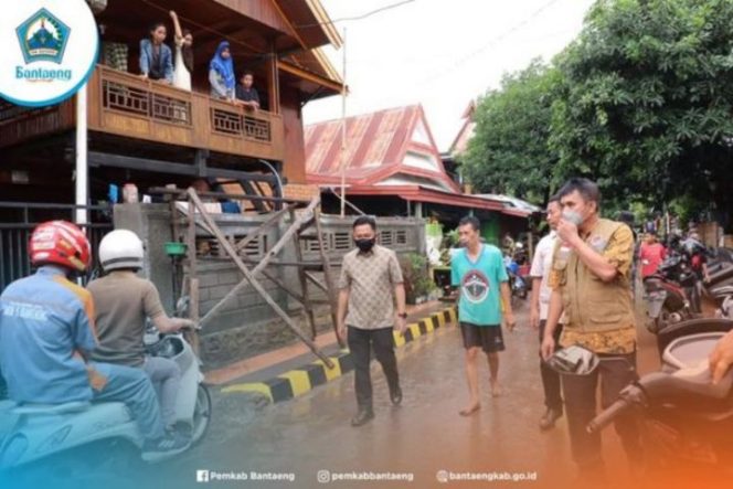					Ilham Azikin Begadang Bantu Warga Korban Banjir Bantaeng