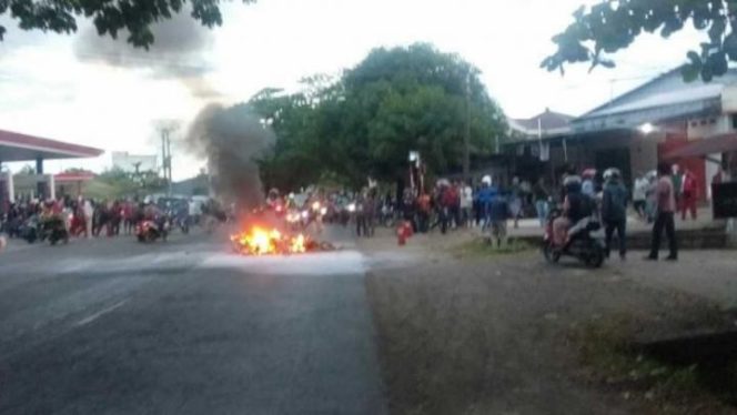 					Ditabrak Setelah Mengisi Bahan Bakar, Seorang Kakek Tewas Terbakar Depan SPBU
