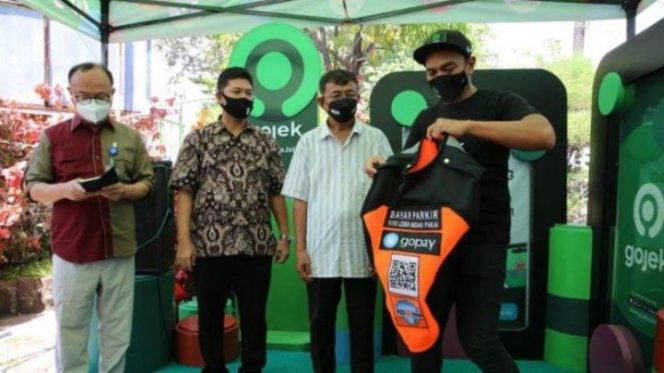 					Kini Bisa Bayar Parkir Pakai Gopay
