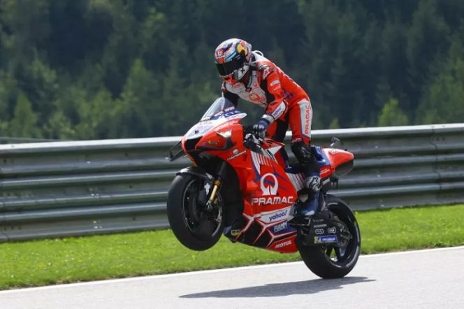 					Pebalap tim Pramac Racing Jorge Martin melakukan selebrasi setelah mengklaim pole position Grand Prix Austria, Sirkuit Red Bull Ring, Spielberg. (14/8/2021) ANTARA/REUTERS/Borut Zivulovic.