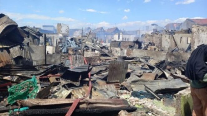 					Kebakaran di Kompleks Lepping Kelurahan Jongaya, Kecamatan Tamalate, Kota Makassar, Rabu 11 Agustus 202 (Foto: Damkar Makassar)