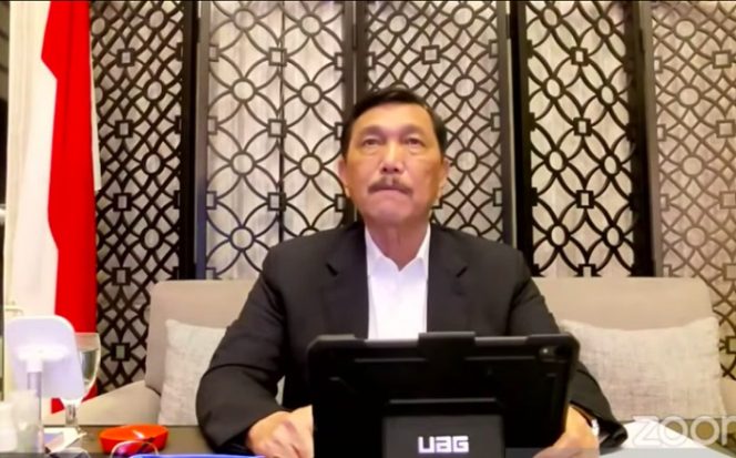 					Tangkapan layar Menteri Koordinator Bidang Kemaritiman dan Investasi Luhut Binsar Pandjaitan dalam konferensi pers virtual yang dipantau di Jakarta, Senin (23/8/2021). ANTARA/Sugiharto Purnama.