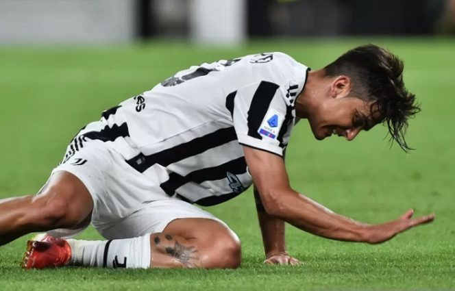 					Ekspresi pemain Juventus Paulo Dybala saat pertandingan lanjutan Liga Italia antara Juventus dengan Empoli di Allianz Stadium, Turin, Italia, Sabtu (28/8/2021). Juventus ditaklukkan Empoli 1-0 (ANTARA/REUTERS/MASSIMO PINCA)