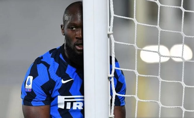 					Pemain Inter Milan Romelu Lukaku beraksi saat bertanding melawan Spezia pada laga Serie A di Stadio Dino Manuzzi, La Spezia, Italia, Rabu (21/4/2021). ANTARA FOTO/REUTERS/Jennifer Lorenzini/WSJ/djo